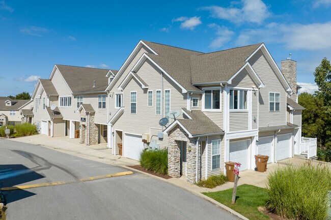 Hills of Aberdeen Apartment Homes in Valparaiso, IN - Building Photo - Building Photo