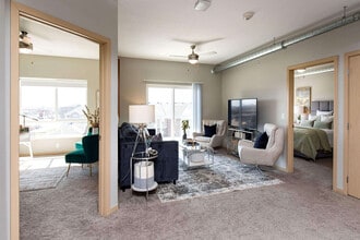 Lake Shore Apartments in Ankeny, IA - Foto de edificio - Building Photo