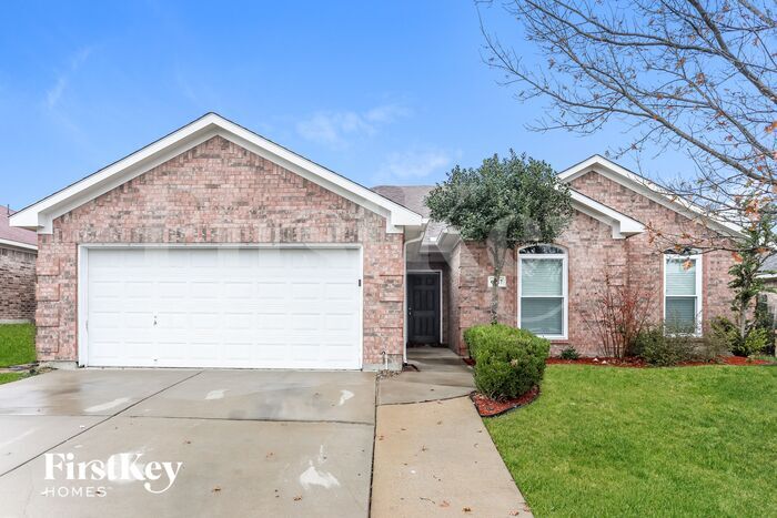 6927 Misty Meadow Ln in Arlington, TX - Building Photo