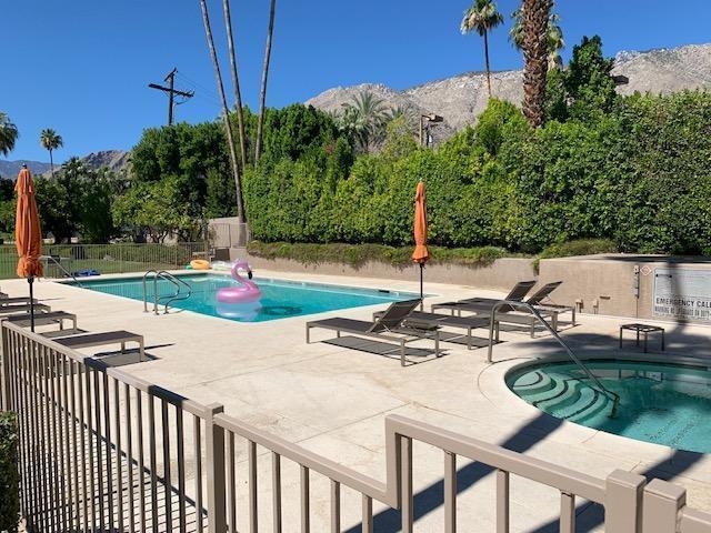 197 W Vía Lola in Palm Springs, CA - Building Photo - Building Photo