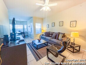 6160 Eckhert Rd in San Antonio, TX - Foto de edificio - Building Photo