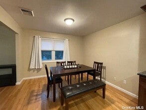 21 W Main St in Kings Park, NY - Building Photo - Building Photo
