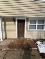 1 Gilbert Ave in Smithtown, NY - Building Photo