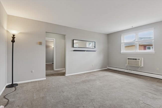 335 E Lancaster Ave in Downingtown, PA - Building Photo - Building Photo