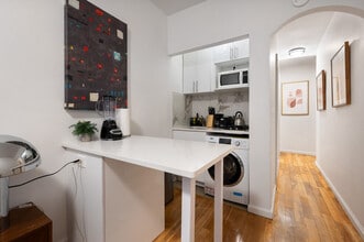 42 Lexington Ave in New York, NY - Building Photo - Building Photo