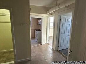 524 Cambridge St, Unit 1 in Boston, MA - Building Photo - Building Photo