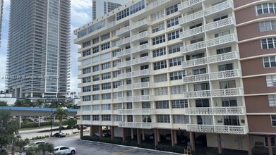 1801 S Ocean Dr in Hallandale Beach, FL - Building Photo - Building Photo