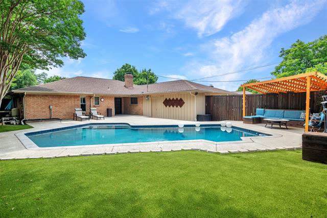 7641 El Pensador Dr in Dallas, TX - Building Photo