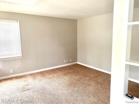 22011 Blackstone St in Oak Park, MI - Building Photo