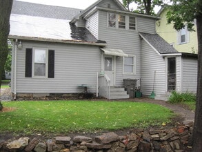1515 E Madison St, Unit 1515 in Eau Claire, WI - Building Photo - Building Photo