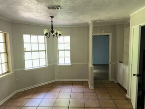 595 Sykes Rd in Jackson, MS - Building Photo - Building Photo
