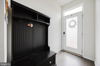 43831 Stubble Cor Sq in Ashburn, VA - Building Photo - Building Photo