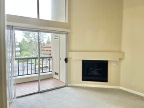 5540 Owensmouth Ave in Woodland Hills, CA - Building Photo - Building Photo