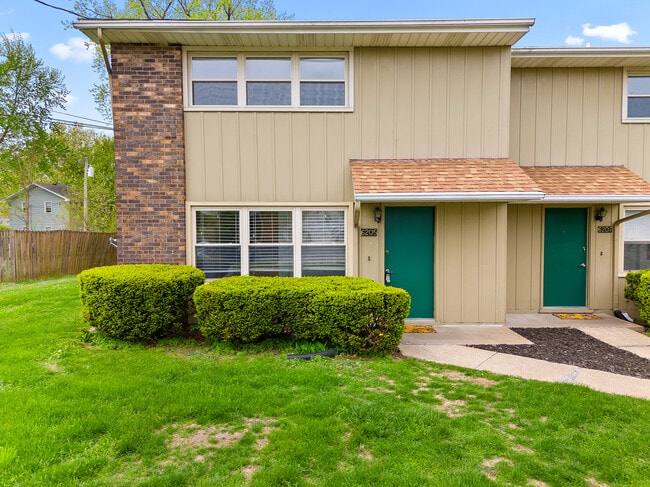 6207 N Northmoor Ct, Unit 6205 in Peoria, IL - Foto de edificio - Building Photo