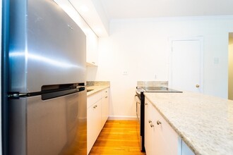236 Beacon St, Unit 1H in Boston, MA - Foto de edificio - Building Photo