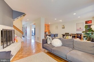 11621 Newbridge Ct in Reston, VA - Building Photo - Building Photo