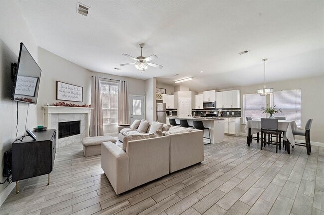 property at 1830 Sherwood Forest Cir