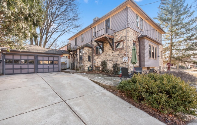 6324 W Wells St in Wauwatosa, WI - Building Photo - Building Photo