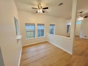 1615 Royal Ascot Dr in Pflugerville, TX - Building Photo - Building Photo