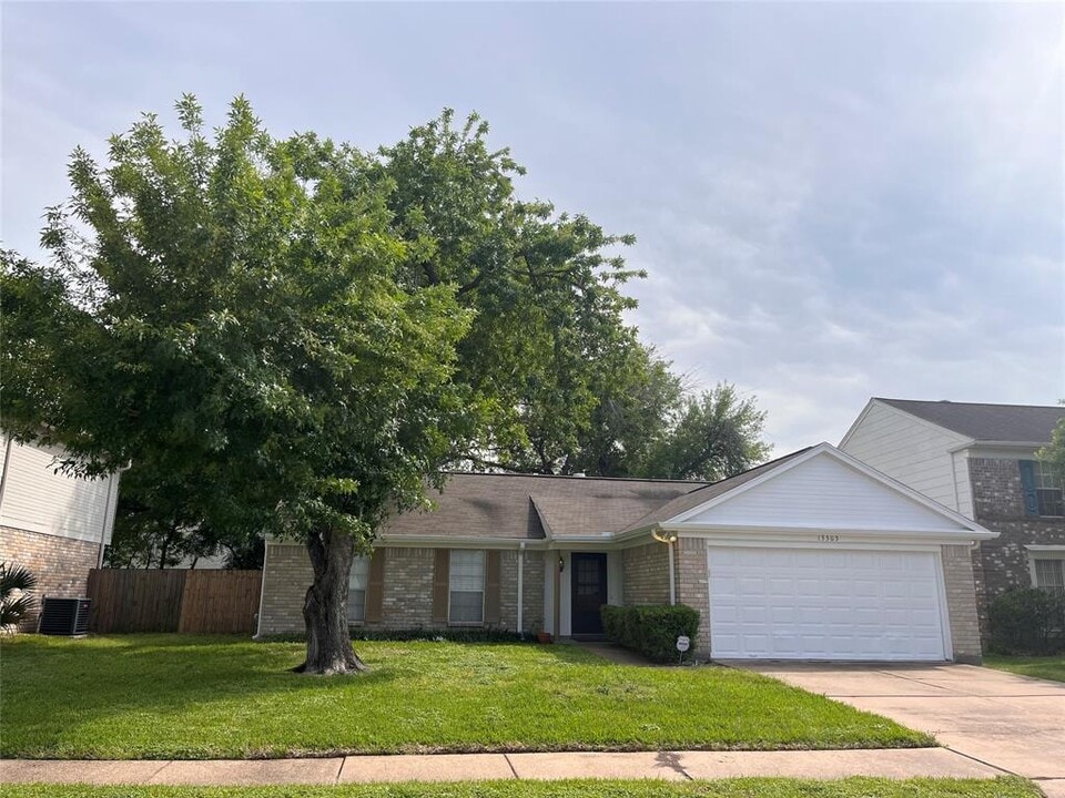 13303 Klamath Falls Dr Photo