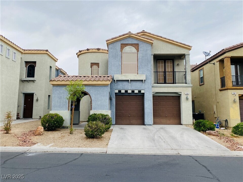 100 Honors Course Dr in Las Vegas, NV - Building Photo