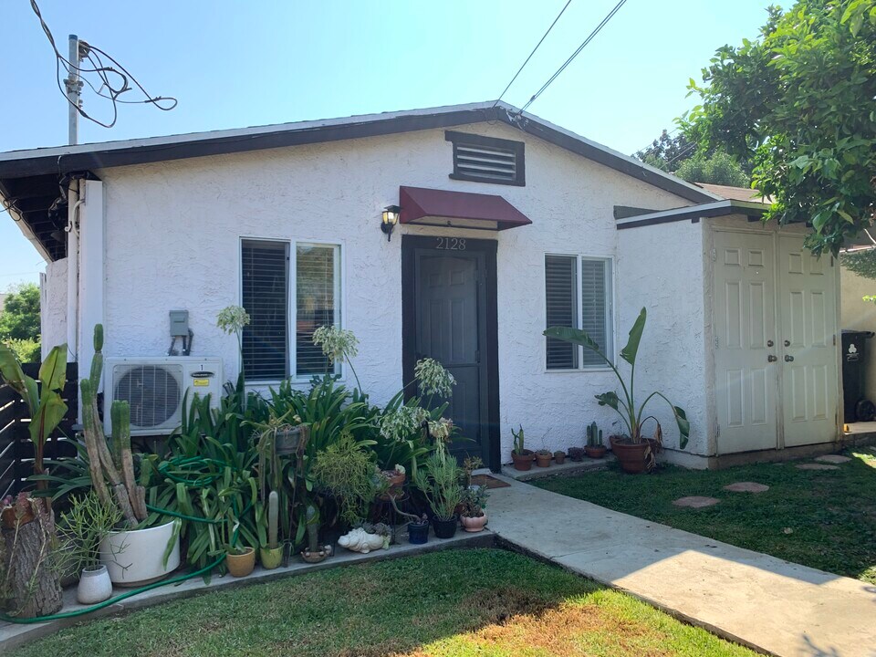 2128 Kent St in Los Angeles, CA - Building Photo