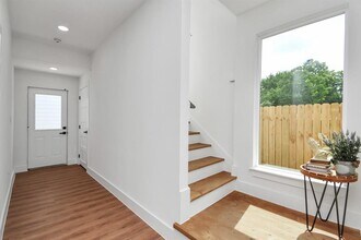 235 Julia St in Houston, TX - Building Photo - Building Photo