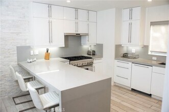 947 4th St, Unit D in Santa Monica, CA - Foto de edificio - Building Photo