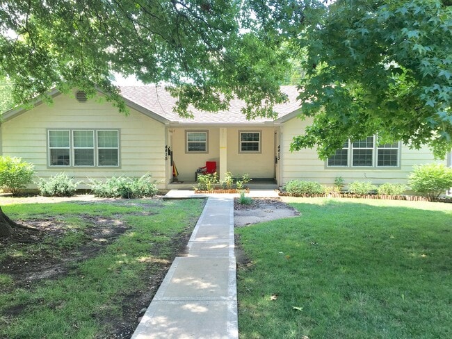 property at 4413 S Parkway Dr