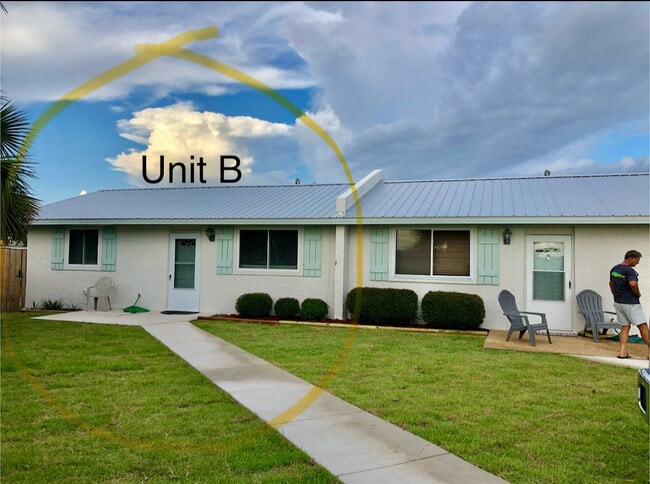 5204 Beach Dr, Unit A in Panama City, FL - Foto de edificio - Building Photo
