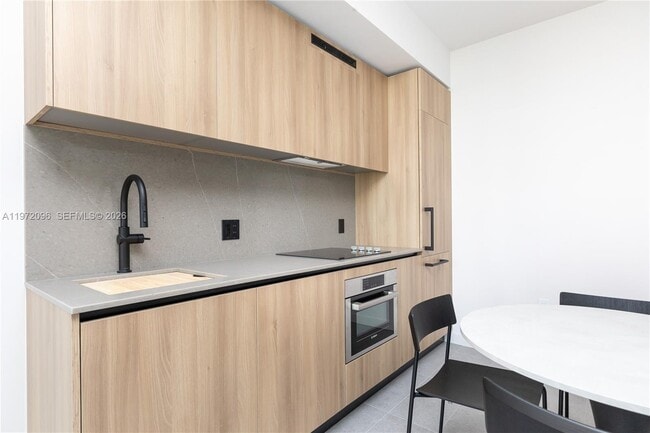 121 NE 5th St in Miami, FL - Building Photo - Building Photo