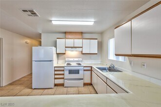 6983 Appleton Dr in Las Vegas, NV - Foto de edificio - Building Photo