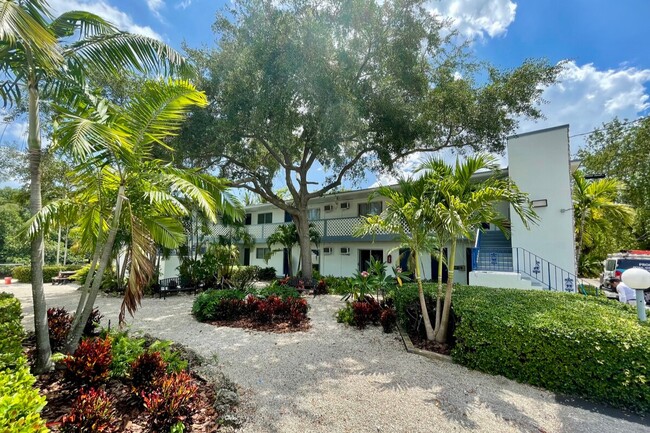 Biscayne Gardens in Miami, FL - Building Photo - Building Photo