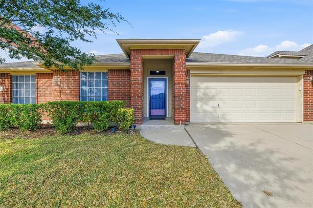 835 Evergreen Ln in Burleson, TX - Building Photo