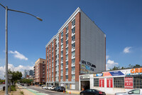 Icon 52 in Woodside, NY - Foto de edificio - Building Photo