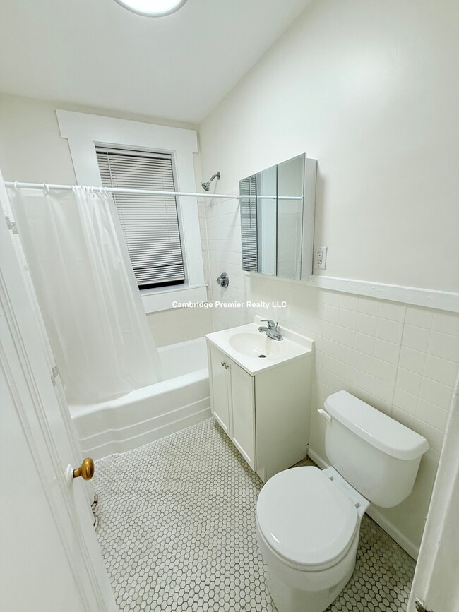 29 Peterborough St, Unit 14 in Boston, MA - Building Photo - Building Photo