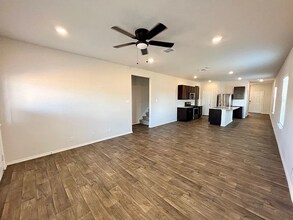 4430 Lake Ritter St in Saint Hedwig, TX - Foto de edificio - Building Photo