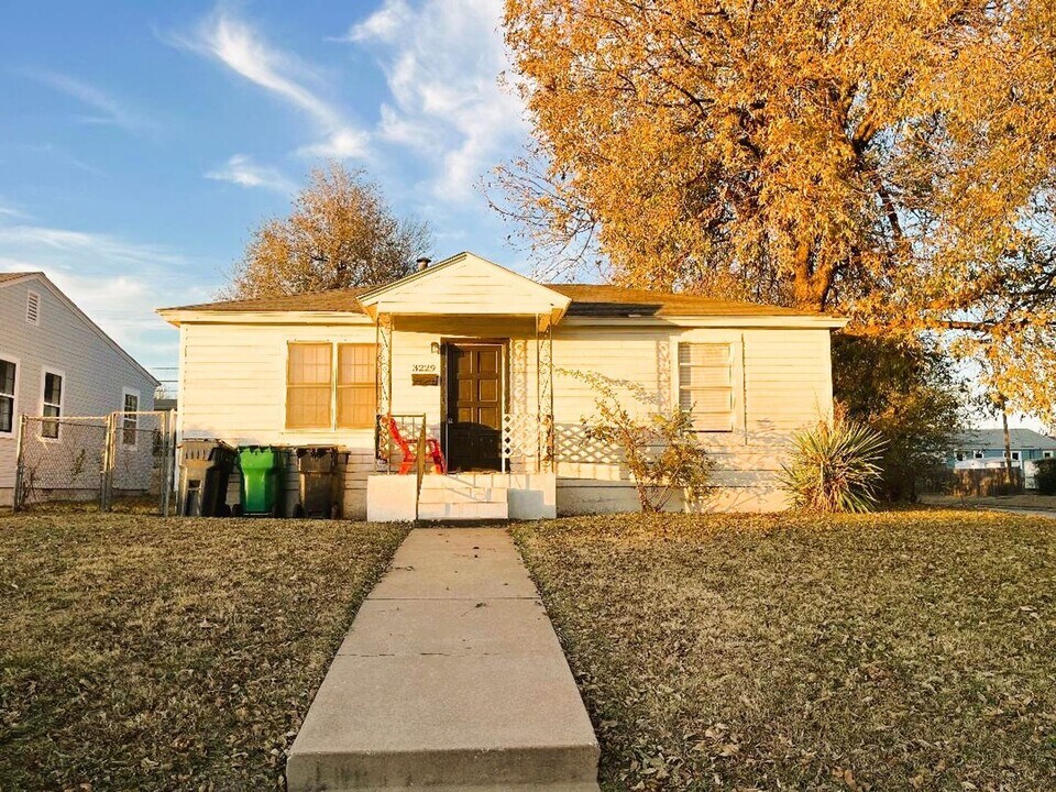2644 NW 11th St in Oklahoma City, OK - Building Photo