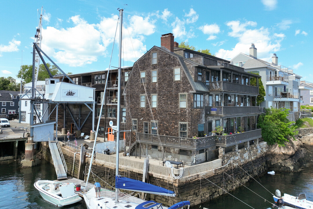 Topmast in Marblehead, MA - Building Photo