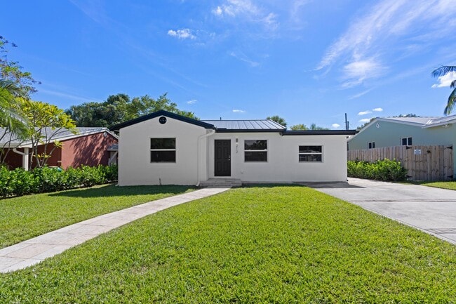 212 SE 1st Ave in Boynton Beach, FL - Building Photo - Building Photo