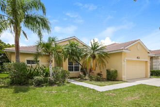 9513 Blue Stone Cir in Ft. Myers, FL - Building Photo - Building Photo