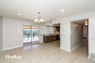 5642 Clydesdale St in Las Vegas, NV - Building Photo - Building Photo