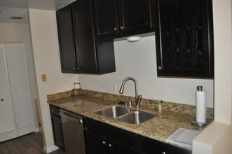 4095 Rosenda Ct, Unit 249 in San Diego, CA - Building Photo - Building Photo