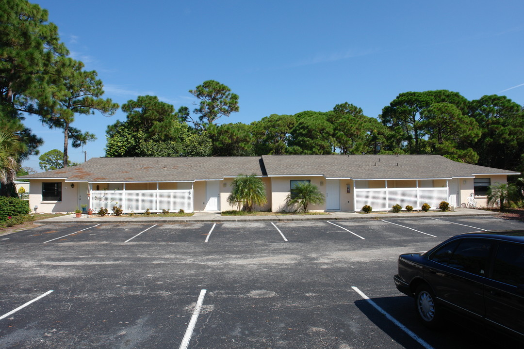 165 Old Englewood Rd in Englewood, FL - Building Photo