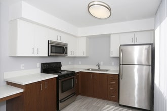 Latitude 33 in Palm Springs, CA - Foto de edificio - Interior Photo