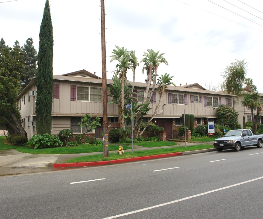 Chandler Palms in Valley Village, CA - Building Photo