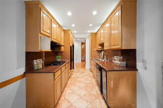 750 S Bundy Dr in Los Angeles, CA - Building Photo - Building Photo