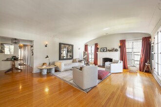 148 S Orange Dr, Unit 148 Upper in Los Angeles, CA - Building Photo - Building Photo