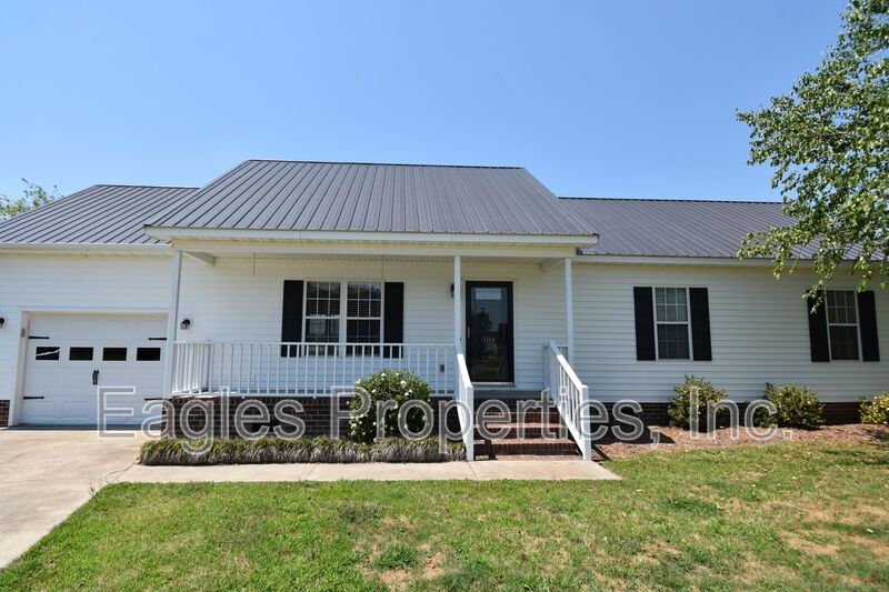 104 Jordan Bluff Pl in Pikeville, NC - Building Photo