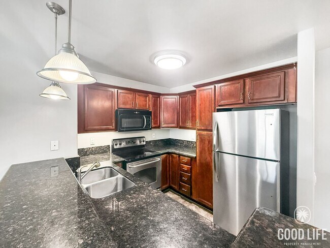 5402 Balboa Arms Dr in San Diego, CA - Building Photo - Building Photo